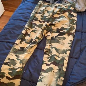 Men Nike camo pants